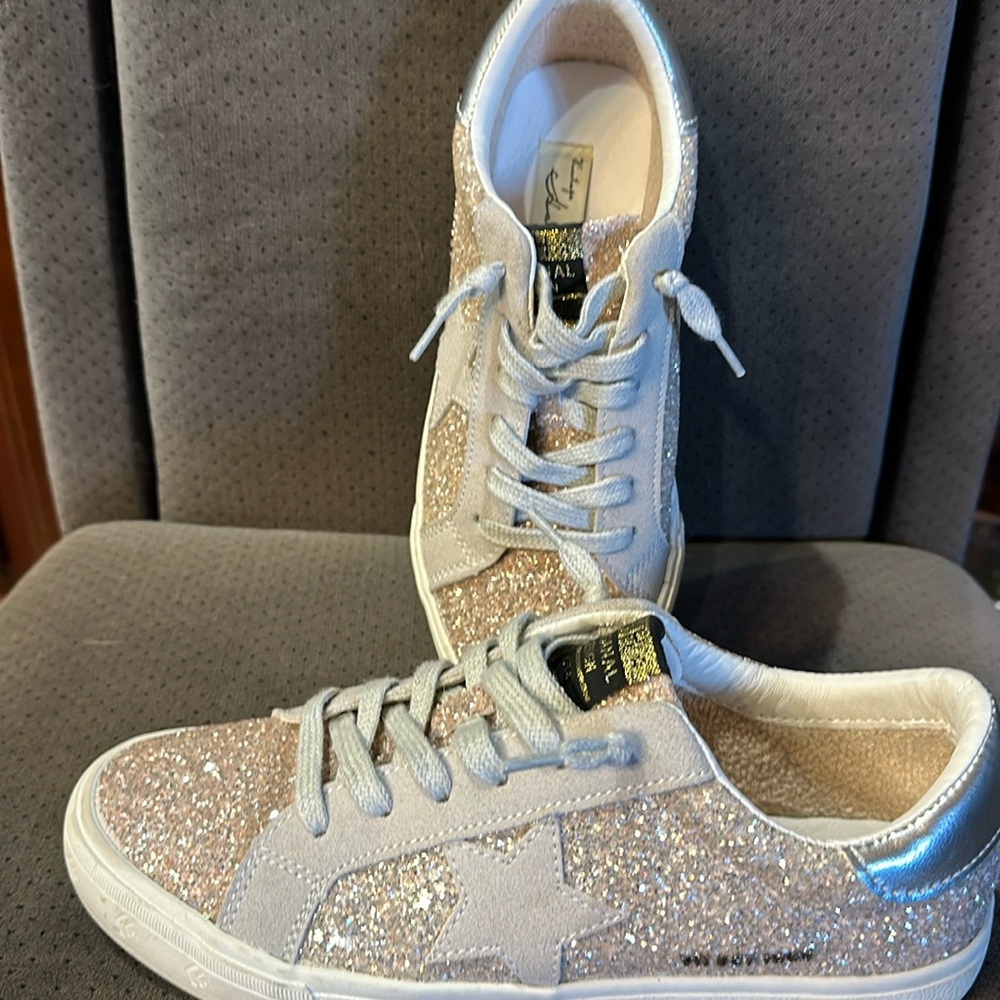 Wore maybe 3x unfortunately they are too big for me.